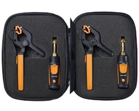 Testo Smart Probes-kølesæt med to testo 115i-klemmetermometre og to testo 549i-trykmålere i åbne softcases.