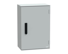 Schneider Electric PLM64 vægskab, vist fra siden, med dimensioner 647x436x250mm og RAL7035 farve.