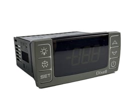 Dixell XR20CX 230V køle- og frostrumsstyring med display og betjeningsknapper, set skråt forfra.