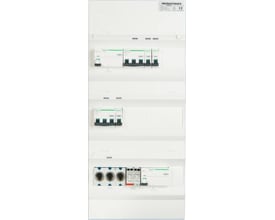 Hvideltavle med Schneider UG18 afdækning og Acti9 komponenter samt Solar plus transientbeskyttelse.