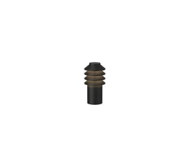 Louis Poulsen Bysted Garden lav 24V-pullert i Black Texture med fire ringe omkring lyskilden.