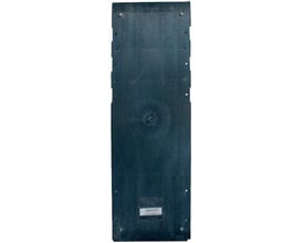 ABB KSM 017 montageplade i mørk plast, passer til CDCA skab og målerindsatser, vist med mærkat på bagsiden.