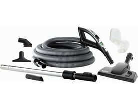 Nilfisk Deluxe slangesæt med 12 meter slange, teleskoprør, gulvmundstykke og tre små mundstykker.