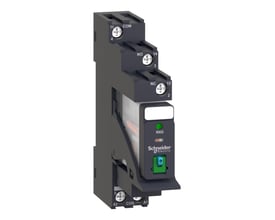 Schneider Electric RXG relæ i sokkel med 1 C/O kontakt, synlig 24VDC LED, grøn testknap og mærkat.