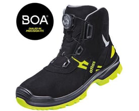 Atlas sikkerhedsstøvlet FLASH 8255 XP BOA ESD i str. 48 med sort SportLine overdel, limegrøn sål og BOA Fit System. Et sort cirkulært mærke med hvid BOA-logo er placeret øverst til venstre.