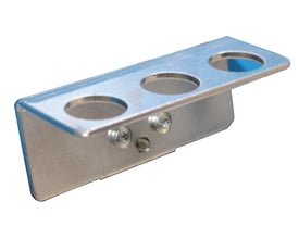 Maskinfabrikken Universal ophæng til konus 2 med tre runde huller og to skruer, fremstillet i metal.