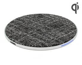 DeLock trådløs Qi oplader i sort stofdesign med metalring og blå LED-indikator, klar til brug.