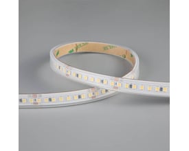 Fleksibel Ansell Lighting H-Cell LED strip på 50 meter, 12 mm bred, viser tæt på lysdioder og 3M tape.