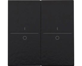 Niko tangent med 'i' og 'o' symbol til trådløst 4-tryk i elegant piano black Bakelite® overflade. Ses fra front på neutral baggrund.