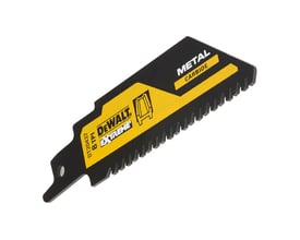 Vinklet view af DeWalt EXTREME bajonetsavklinge DT20437-QZ, 102 mm, 8 TPI, der fremhæver tændernes metal karbid materiale.