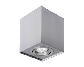 SpectrumLED Chloe firkantet GU10-loftspot i sølvfarvet aluminium, set skråt nedefra med rund lysåbning.