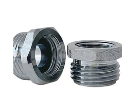 Forkromet overgangsstykke fra KK Sourcing med 1/2" nippel og 3/8" muffe vist i to retninger, tæt beskåret.