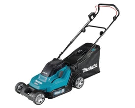 Set fra siden: Makita plæneklipper med 43 cm klippebredde, 5,0Ah batterier og 50 liters opsamler.