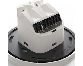 Nærbillede af Niko P47LR DALI-2 master sensor, der viser tilslutningsklemmer og SnapFit monteringsmekanisme.