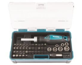 Makita 47-dele bitssæt med skraldeskruetrækker, bitsholder og diverse bits i en åben, turkisblå kasse med klar plastlåg.