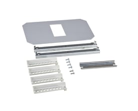 Alle dele af Fibox DIN ramme sæt 1x5 moduler, inklusiv monteringsskinner og clips, klar til installation i Arca vægskabe.