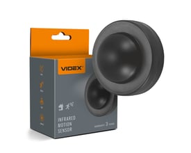 Sort Videx PIR-bevægelses- og lyssensor på 2000 W ved siden af emballagen med sensorens produktgrafik.
