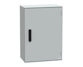 Schneider Electric vægskab 7035 poly, 747x536x300 mm, set fra siden med synligt logo og sort håndtagslås.