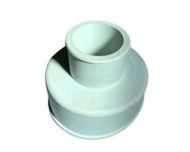 Hvid dobbelt gummimuffe i gummi med en 1"1/4 dimension til rørforbindelse og tætning.