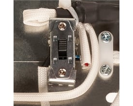 Detaljeret billede af den elektriske tilslutning og DALI-dæmperen på SLV ONE 40 væglampen, med ledninger og monteringsdetaljer.
