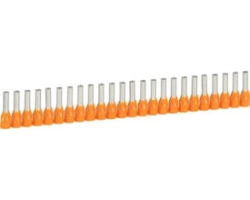 Legrand 35mm² tylle i rød, vist som en række af isolerede kabelsko på en hvid baggrund.