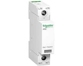 Schneider Electric overspændingsafleder iPRD65r i hvidt kabinet med mærkninger L/N og N/jord samt en indikator for udskiftning.