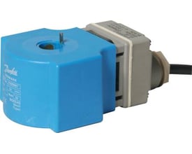 Danfoss BM024D spole i blå plast med mærkat, type godkendt til 20W og med kabel.