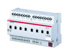 ABB KNX kontakt-/dæmpningsmodul SD/S 8.16.1 med 8 kanaler, 1-10V interface og 16A relæer, vist på hvid baggrund.