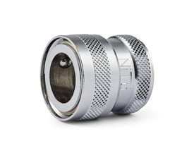 Nito koblingshus med 1/2" indvendigt rørgevind, viste skråt fra fronten med indre detaljer synlige.