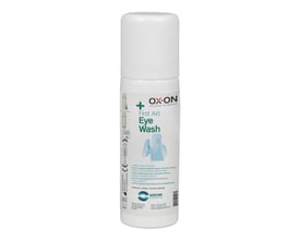 Bagside af OX-ON Eyespray Comfort 50 ml med CE-mærkning, indholdsdeklaration og producentinformation fra Safecare Nordic.