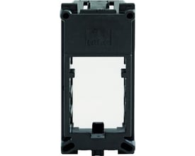Niko 9.1 enkelt adapter til RJ45 datakonnektor set fra en let vinkel, viser den tomme ramme og Niko branding.