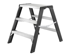 Ironside SS-3 arbejdsbuk i aluminium med tre trin og bred ståflade, vist udfoldet set skråt forfra.