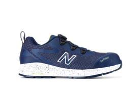 Nærbillede af siden på en New Balance Logic Boa sikkerhedssko i navy, der viser 'Toe Protect' mærkaten og mesh-materialet.