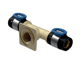 Geberit FlowFit tee-tilslutningsvinkel 90° i blyfri rødgods, viser 20 mm tilslutninger og ½" indvendigt gevind.