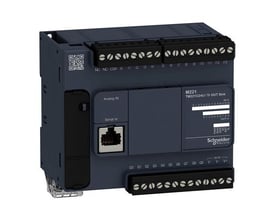 Schneider Electric Modicon M221 PLC, kompakt og mørkeblå, med tydelige terminaler og serienummer på fronten.