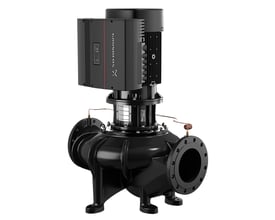 Grundfos cirkulationspumpe med en sort støbejernskuglekontraventil, DN200 PN10, med en integreret motor.