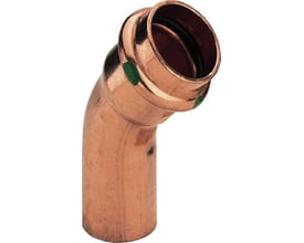 Nærbillede af Viega Profipress 15mm 45° kobberbøjning, der viser den sorte EPDM-pakning og grønne presmarkeringer.