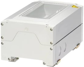 Siemens tilbygningsboks med dæksel til 8 moduler, hvid med klart låg og monteringsbeslag i metal.