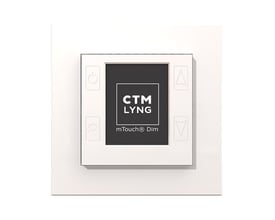 mTouch Dim lysdæmper i hvid (RAL9003) med touch-knapper og LCD-display, der viser CTM LYNG logo.