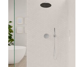 Hansgrohe Ecostat Comfort S Pulsify S indbygningspakke i krom, vist i et moderne badeværelsesmiljø med badekar.