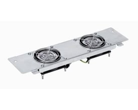 Lauritz Knudsen ventilationsenhed med to 230V AC blæsere og beskyttelsesriste i forzinket stålplade.