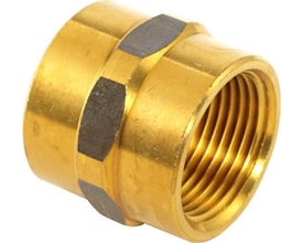 Solar Plus overgangsstykke i messing med en 1/2" muffe og en 3/8" nippel, forkromet og med synlige gevind.