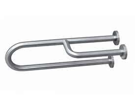 Vinkelset af Intra Juvel højre støttehåndtag i børstet stål, viser det buede design og monteringsflanger for vægmontering.