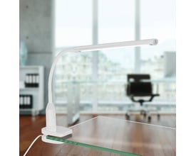EGLO Laroa hvid klemspot med touch-funktion og flexarm, viser lampen monteret på et glasskabbord med en kontorbaggrund.