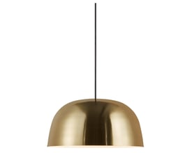 Nordlux Cera pendel i blank messing, vist isoleret på hvid baggrund med sort ledning.