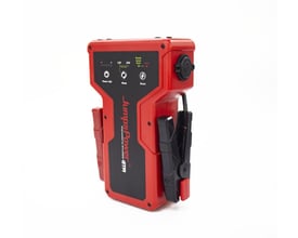 Detalje af JumpsPower GTR boosterens topkontrolpanel med knapper til strøm, mode og boost samt indikatorlys for 12V og 24V.