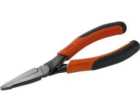 Bahco Ergo fladtang på 160 mm, fremstillet af krom vanadium med orange og sorte ergonomiske håndtag.