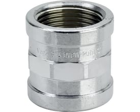 Forkromet messing muffe med indvendige gevind til ½" rør. Det skinnende metal og præcise gevind vises tydeligt på den hvide baggrund.