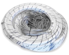 ThermoNova Kita Air rør og kabel kit, 25 meter, med hvide præisolerede kølerør og grå kabler bundtet samlet i klar plastemballage.