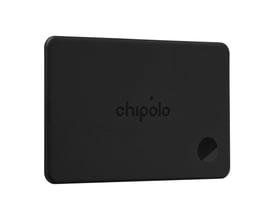 Chipolo CARD er et genopladeligt trackerkort i charcoal med afrundede hjørner, logo og rund knap.